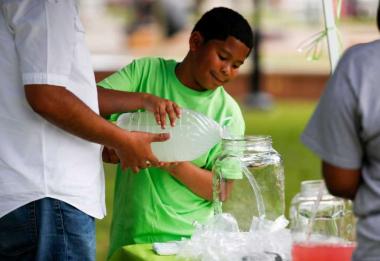 Houston youth turn Lemonade Day into life lesson